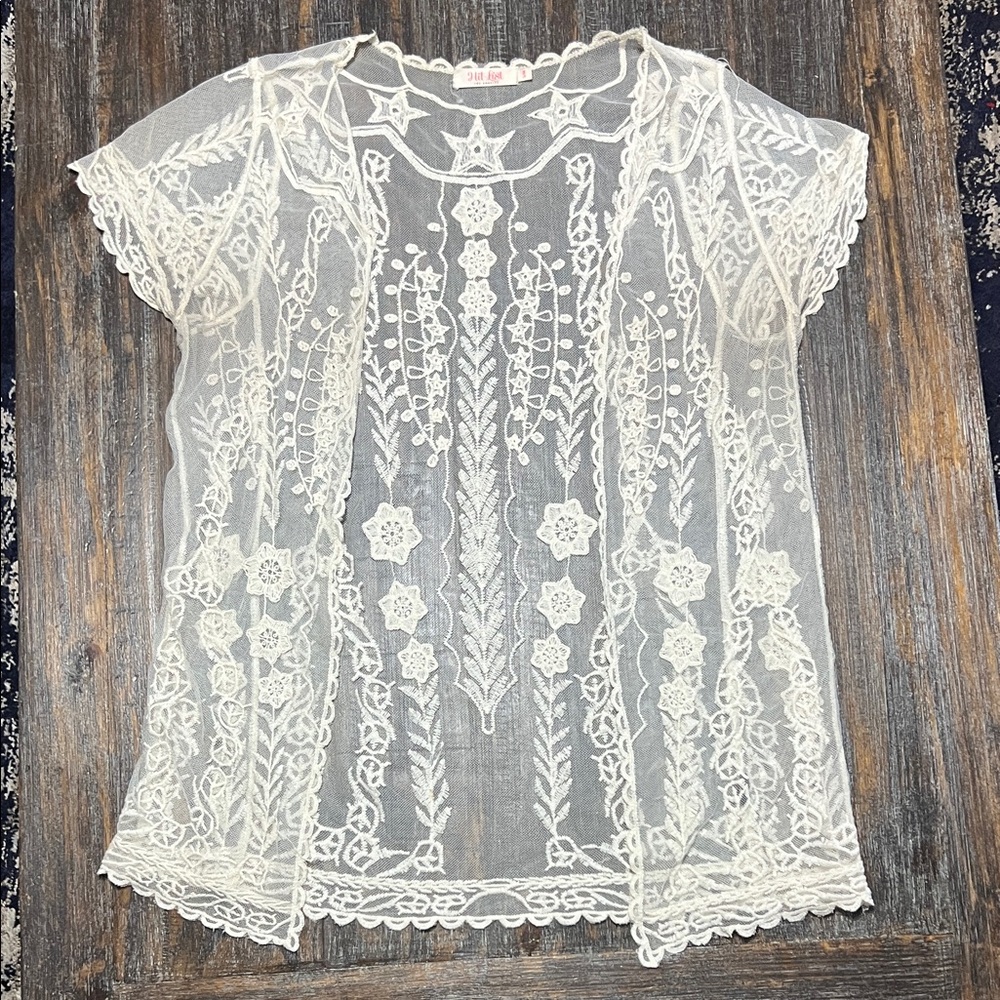 Hit List Lace Star Pattern Top